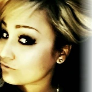 Meet your Posher, Justine